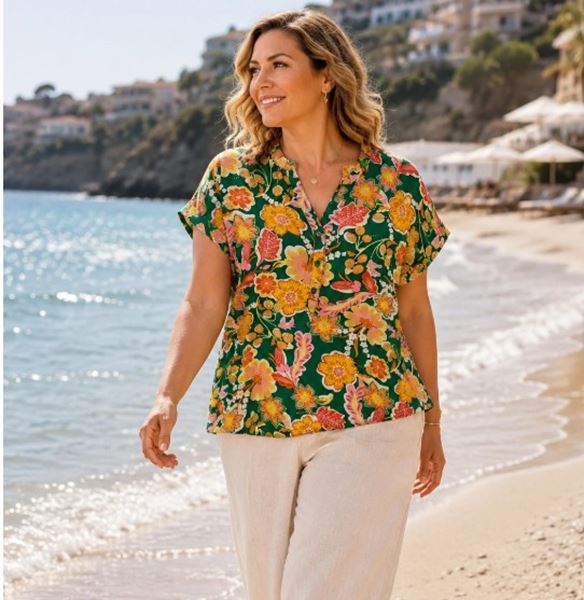 Immagine di FLOWY AND CASUAL SUMMER BLOUSE
